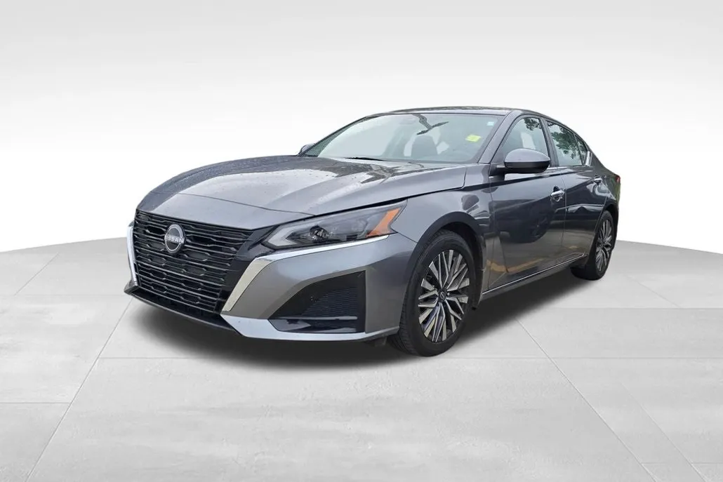 2023 Nissan Altima 2.5 SV photo 1