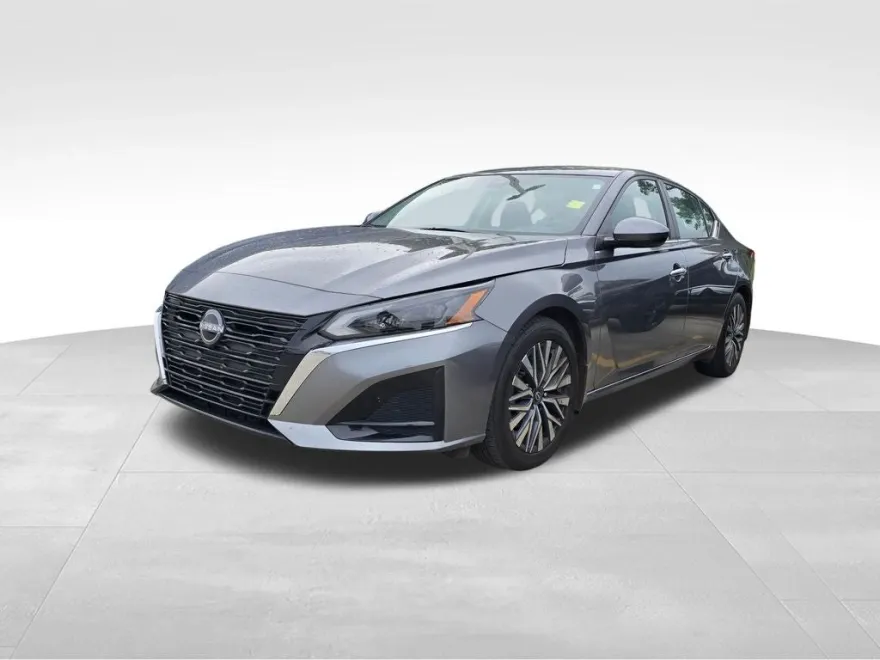 2023 Nissan Altima 2.5 SV photo 1