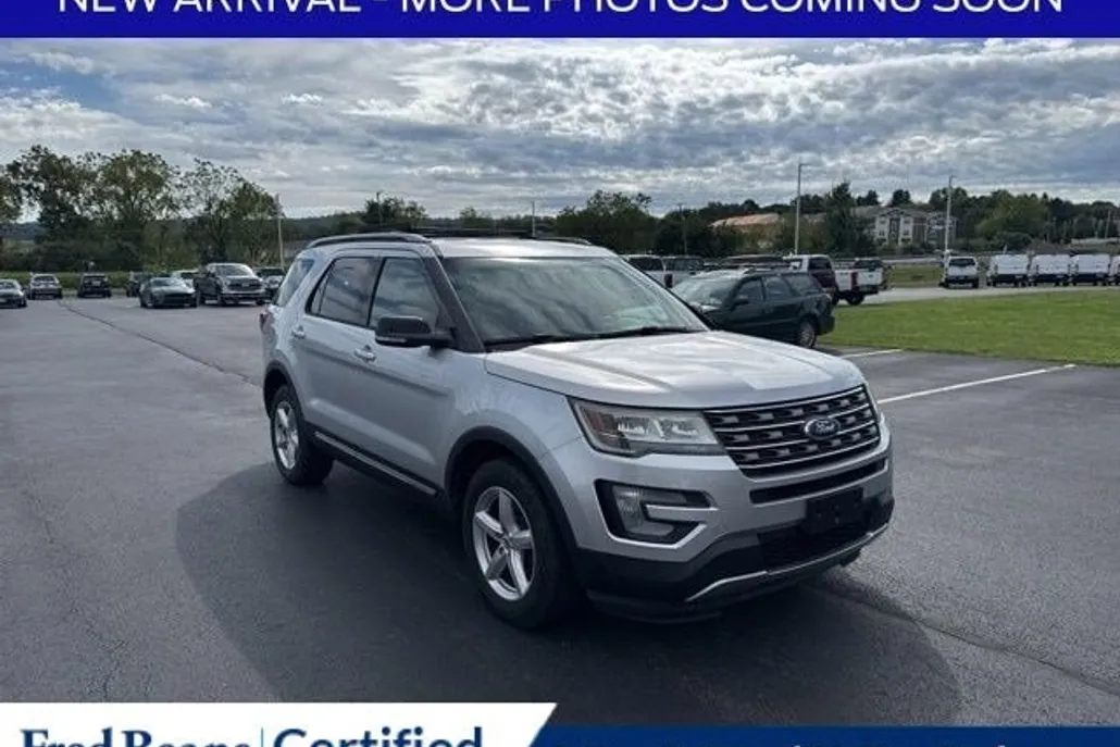 2016 Ford Explorer XLT photo 1