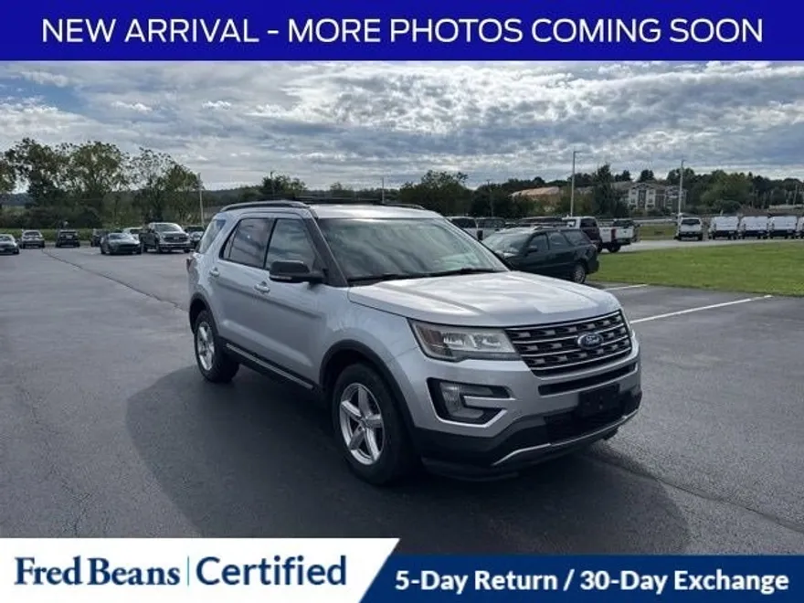 2016 Ford Explorer XLT photo 1