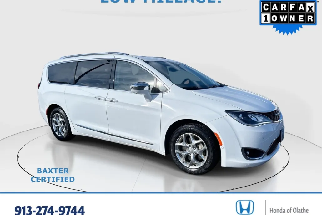 2017 Chrysler Pacifica Limited photo 1