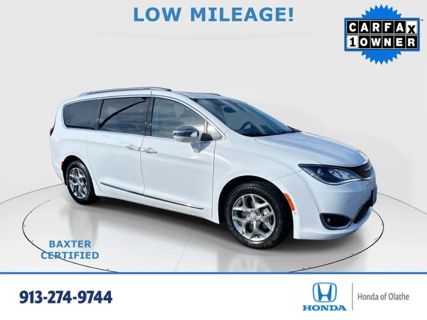 2017 Chrysler Pacifica Limited photo 1
