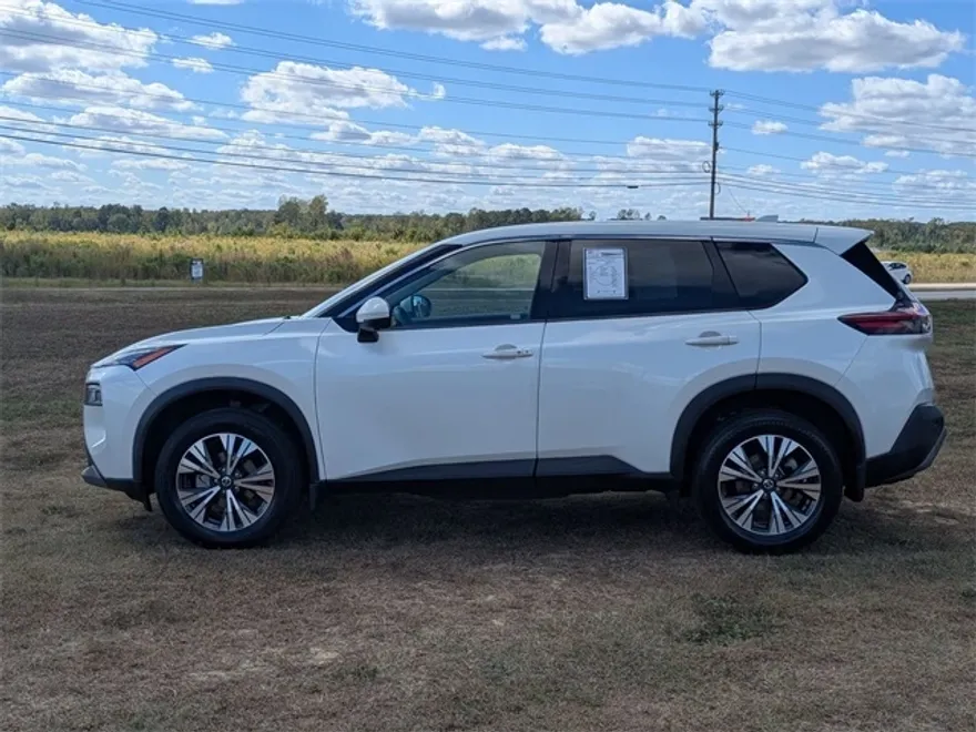 2021 Nissan Rogue SV photo 1