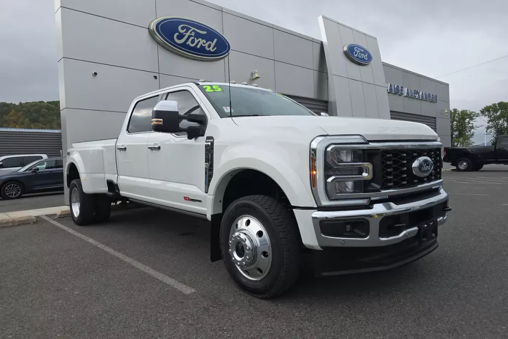 2025 Ford F-450 King Ranch photo 1