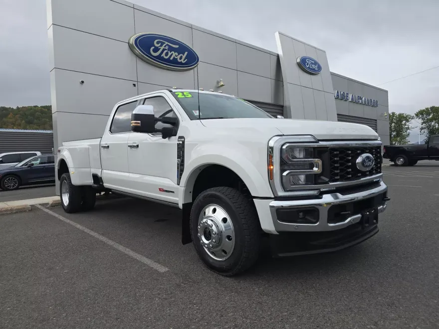 2025 Ford F-450 King Ranch photo 1