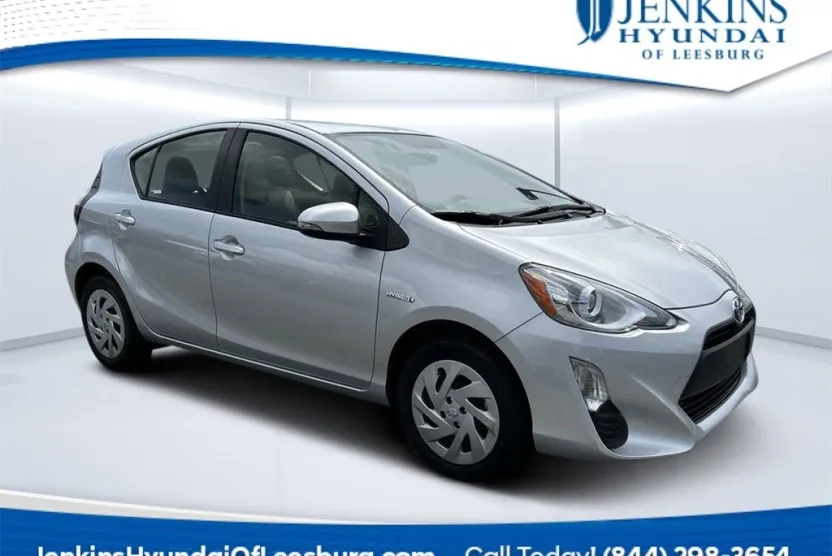 2016 Toyota Prius C One photo 1