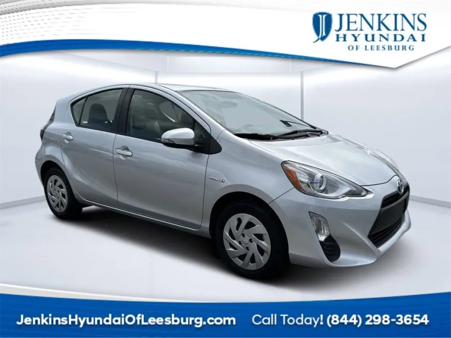 2016 Toyota Prius C One photo 1