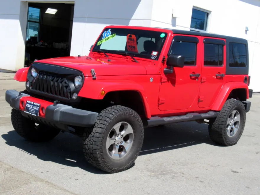 2016 Jeep Wrangler Unlimited Sahara photo 1
