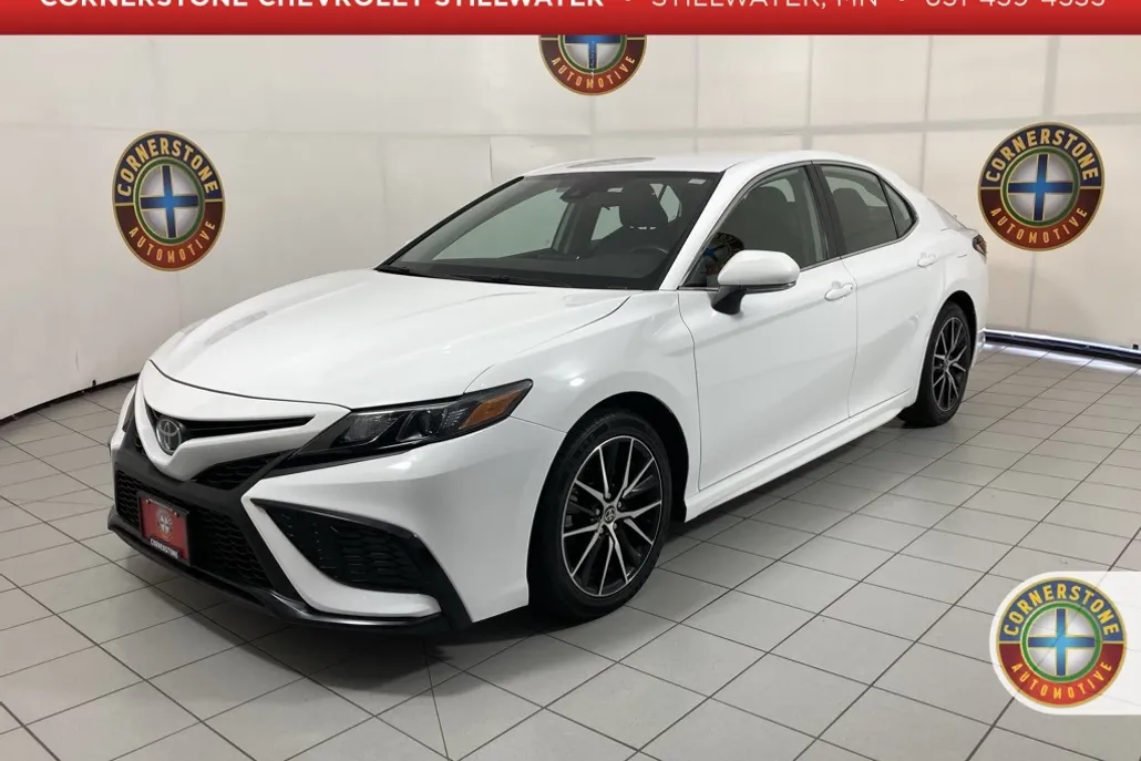 2023 Toyota Camry SE photo 1