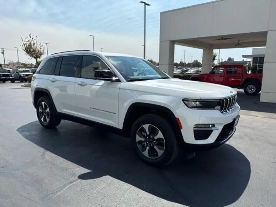 2023 Jeep Cherokee 80th Anniversary Edition photo 1