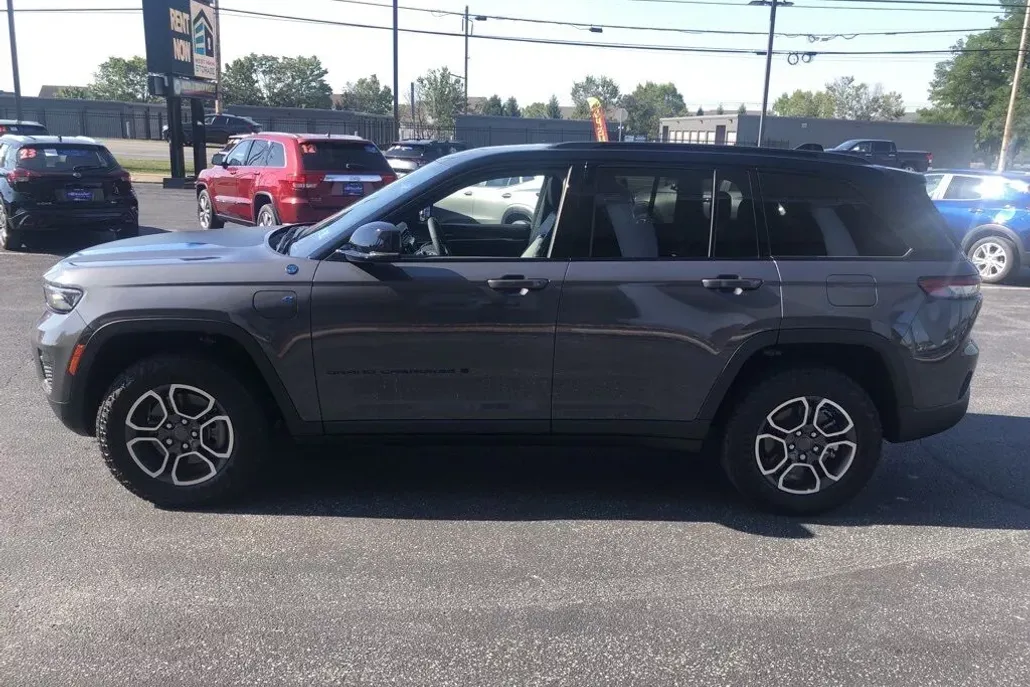 2023 Jeep Grand Cherokee Trailhawk 4xe photo 1