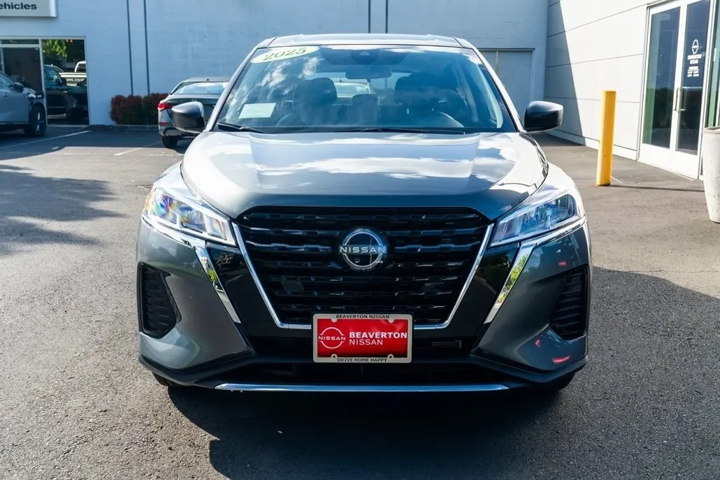 2025 Nissan Kicks Play S photo 1