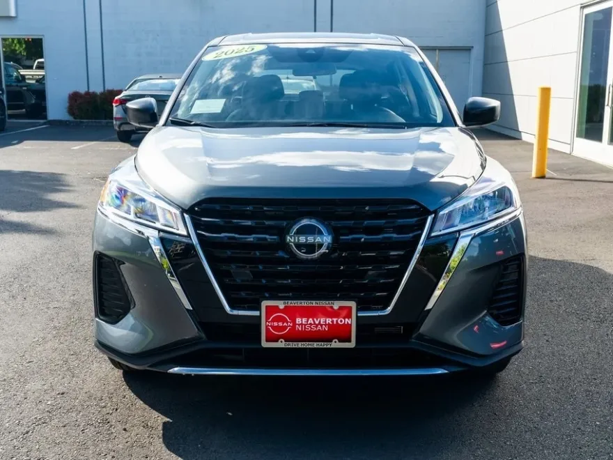 2025 Nissan Kicks Play S photo 1