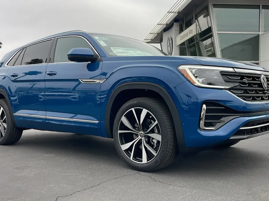 2025 Volkswagen Atlas Cross Sport SEL Premium R-Line photo 1