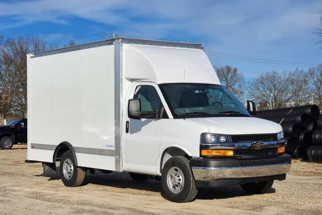 2024 Chevrolet Express Cutaway 3500 photo 1