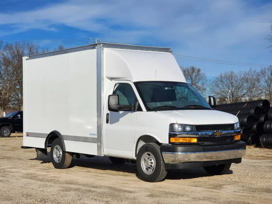 2024 Chevrolet Express Cutaway 3500 photo 1