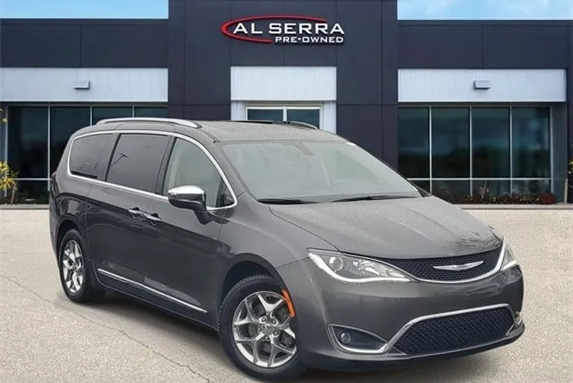 2018 Chrysler Pacifica Limited photo 1