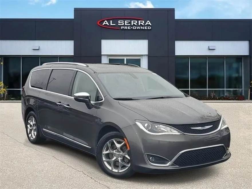 2018 Chrysler Pacifica Limited photo 1