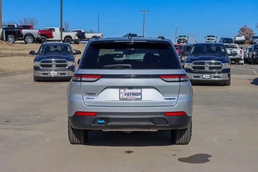 2024 Jeep Cherokee Trailhawk 4xe photo 1
