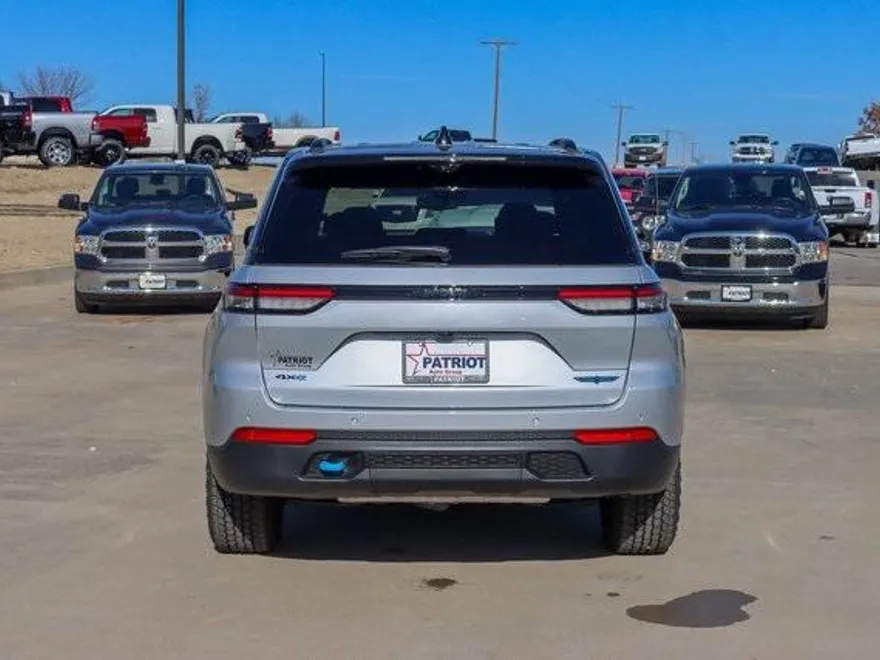2024 Jeep Cherokee Trailhawk 4xe photo 1