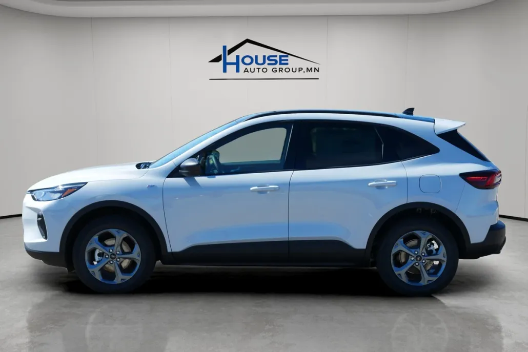 2025 Ford Escape ST-Line photo 1