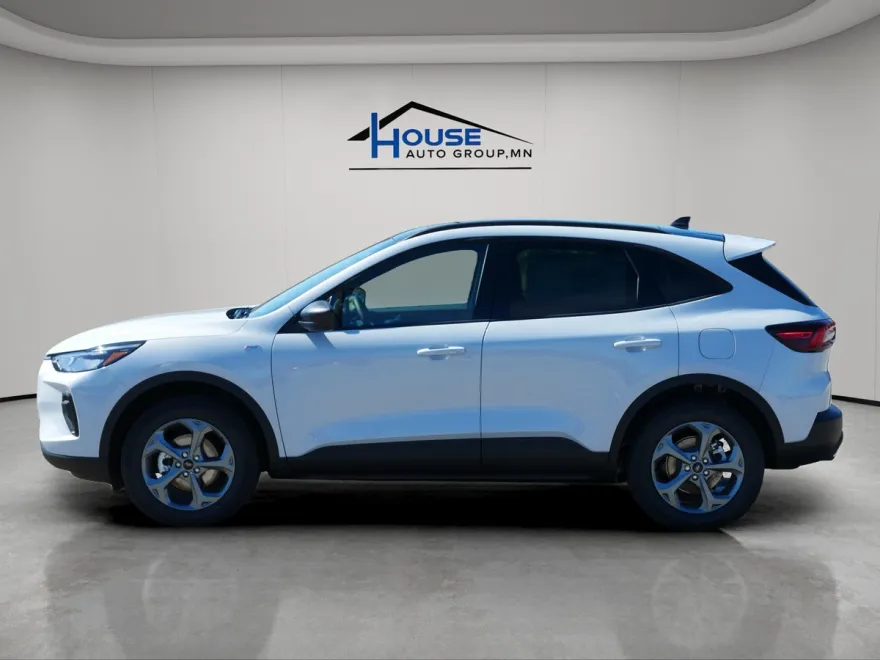 2025 Ford Escape ST-Line photo 1