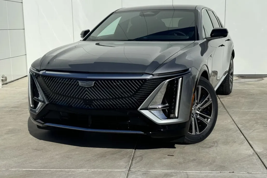 2025 Cadillac Lyriq Luxury photo 1