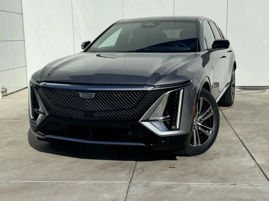 2025 Cadillac Lyriq Luxury photo 1