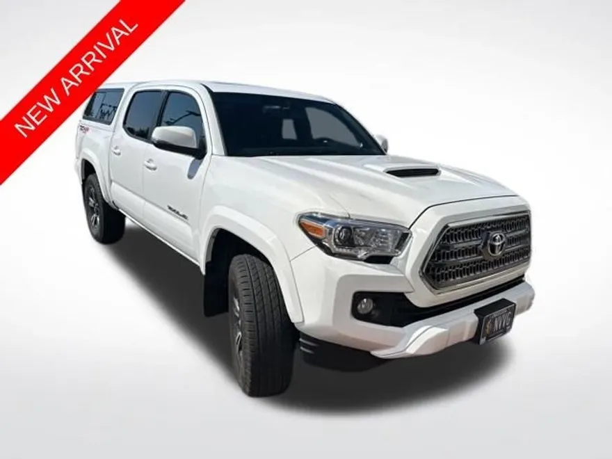 2017 Toyota Tacoma TRD Sport photo 1