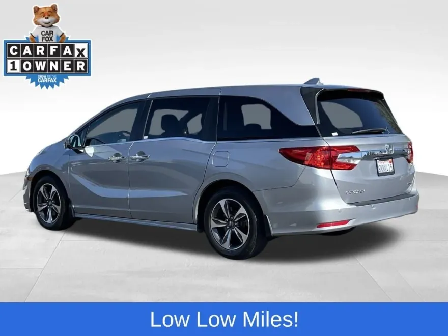 2019 Honda Odyssey Touring photo 2