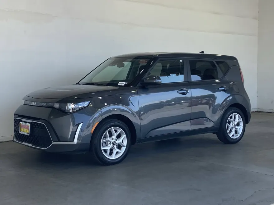 2023 Kia Soul LX photo 1