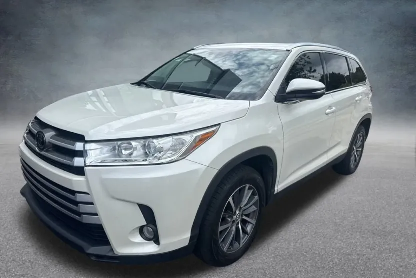 2019 Toyota Highlander XLE photo 1