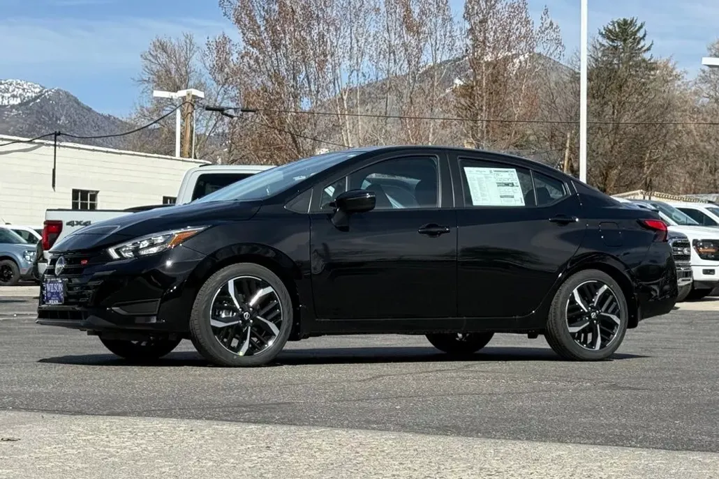 2025 Nissan Versa SR photo 1