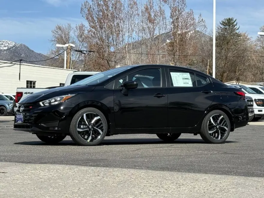 2025 Nissan Versa SR photo 1