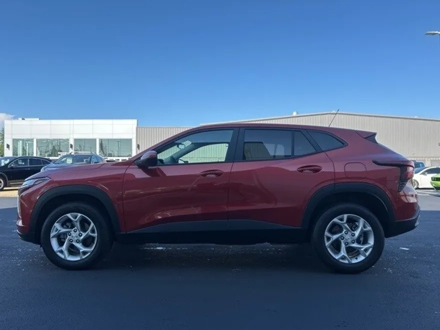 2024 Chevrolet Trax LS photo 1