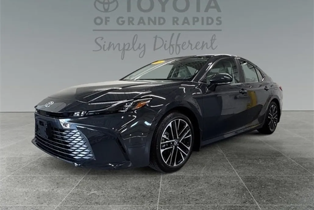 2025 Toyota Camry XLE photo 1