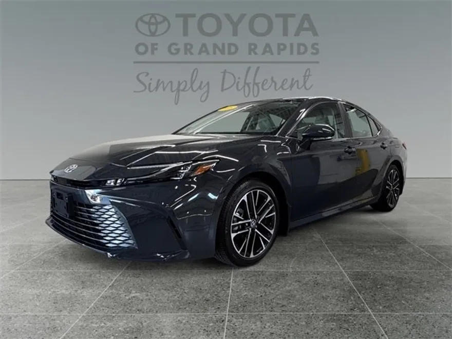 2025 Toyota Camry XLE photo 1