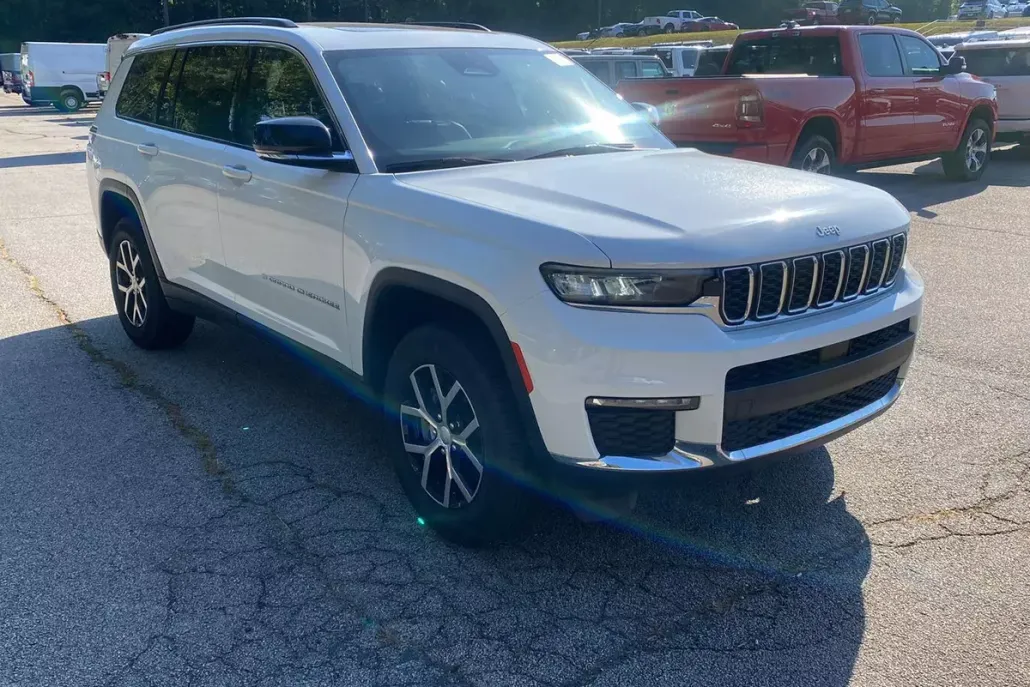 2024 Jeep Grand Cherokee Limited photo 1