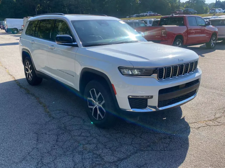 2024 Jeep Grand Cherokee Limited photo 1
