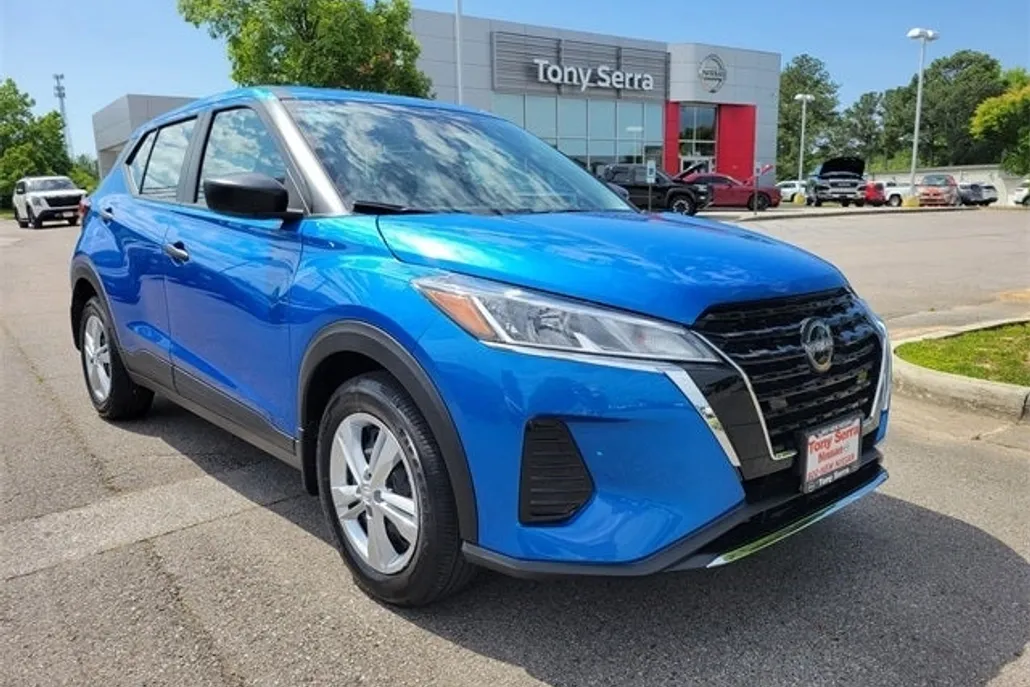 2025 Nissan Kicks Play S photo 1