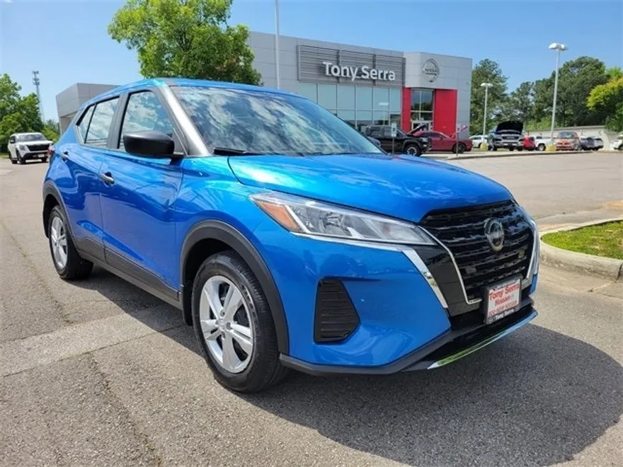 2025 Nissan Kicks Play S photo 1