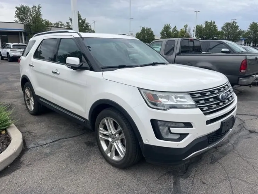 2016 Ford Explorer Limited photo 1