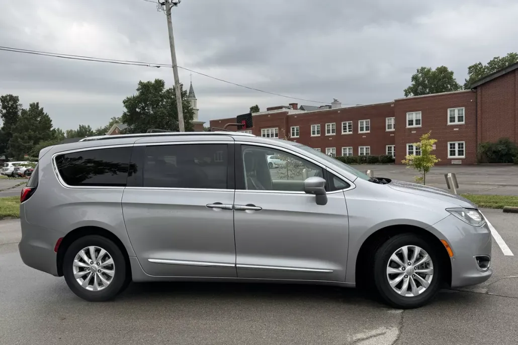 2018 Chrysler Pacifica Touring Plus photo 1