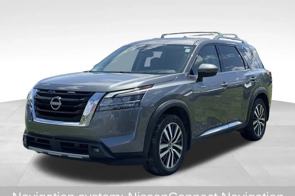 2022 Nissan Pathfinder Platinum photo 1