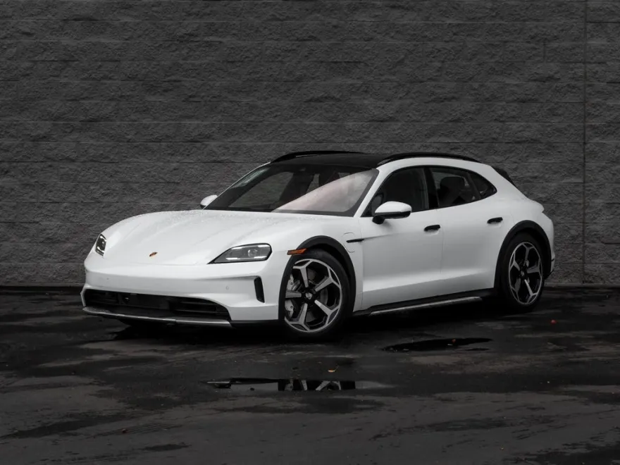 2025 Porsche Taycan 4S Cross Turismo photo 1