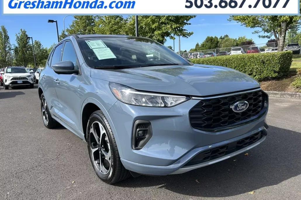 2024 Ford Escape ST-Line Select photo 1