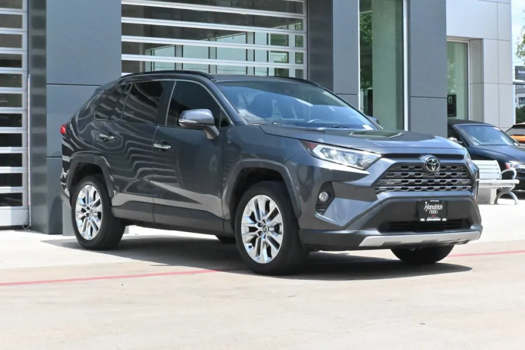 2019 Toyota RAV4 Limited photo 1