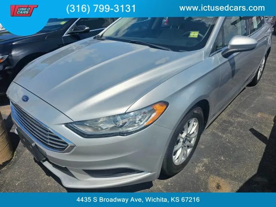 2017 Ford Fusion S photo 1