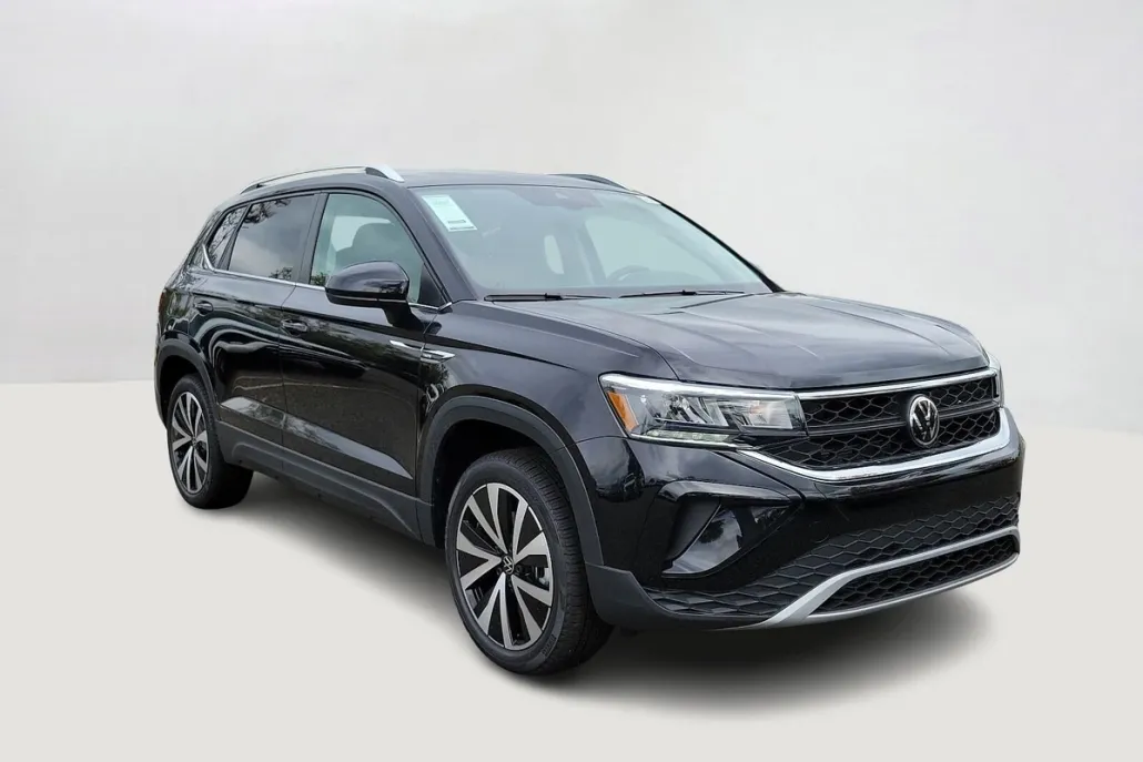 2024 Volkswagen Taos SE photo 1