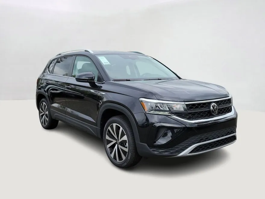 2024 Volkswagen Taos SE photo 1